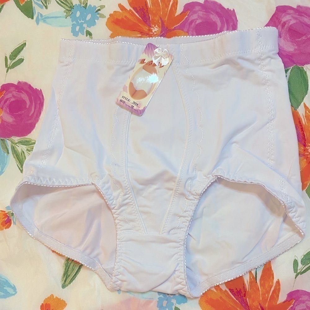 Lacy assorted embroidery design print panties M
